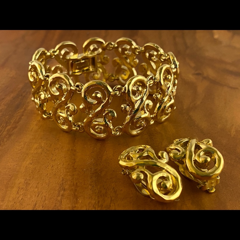Nina Ricci bracelet and earrings set